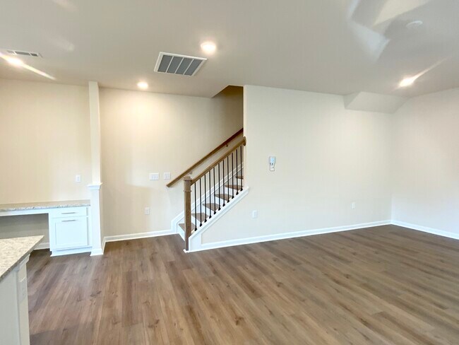 Foto del edificio - 846 Falls Grove Trl