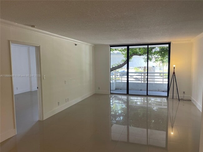 Foto del edificio - 3300 NE 192 St