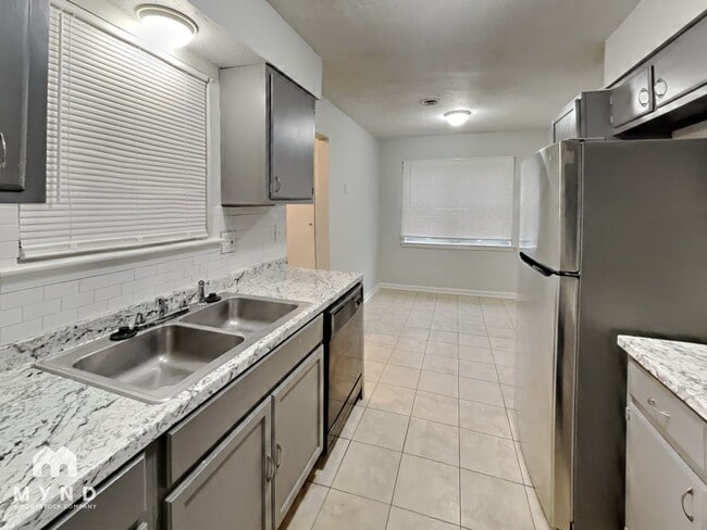 Building Photo - 6035 Devon Cir