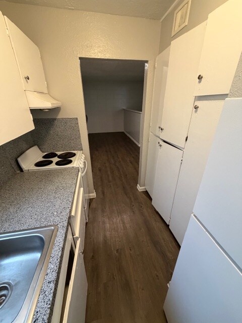 Foto del edificio - 5220 Weber Rd