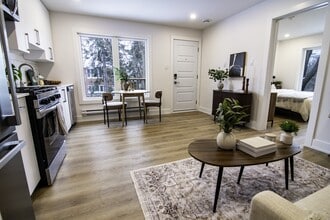 Building Photo - 142 Young St