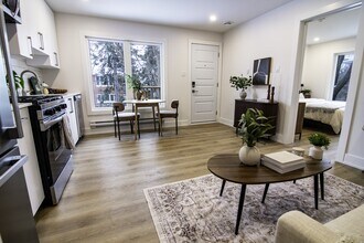 Building Photo - 142 Young St