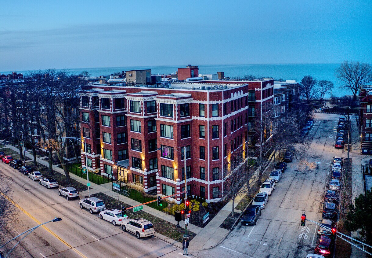 Foto principal - 7645 N Sheridan Rd