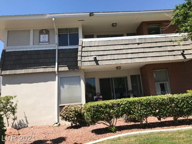 Building Photo - 762 Oakmont Ave