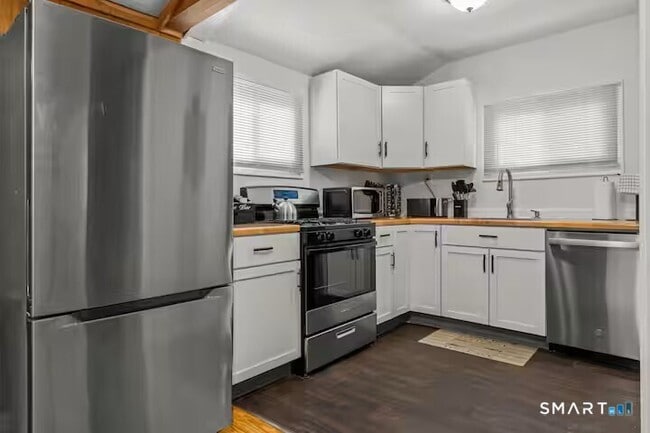 Building Photo - 29 Shore Dr