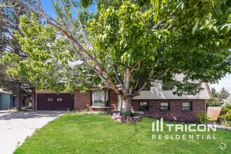 Building Photo - 3915 Ruskin Pl S