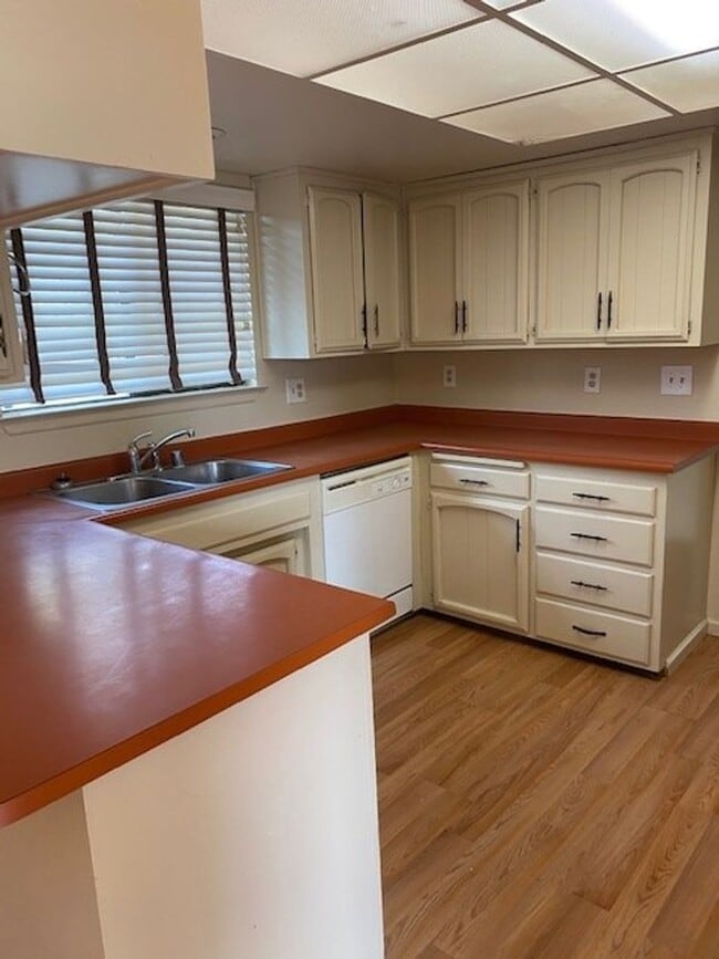 Foto del edificio - Cute house in Enterprise Area!!