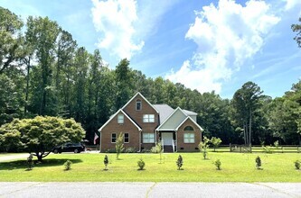 Building Photo - 2320 Woodhurst Ln