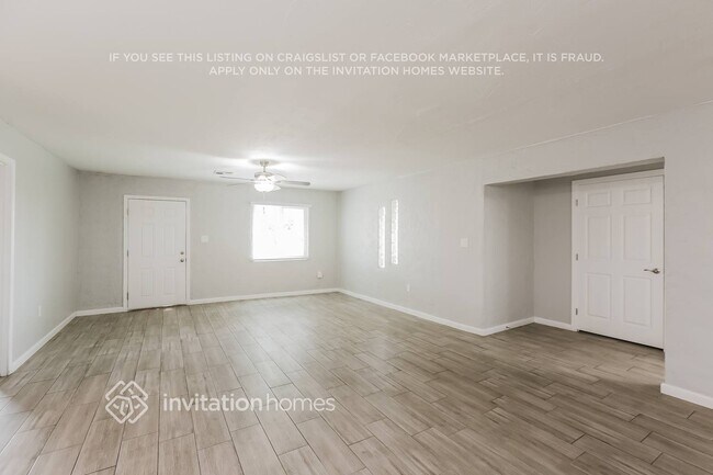 Building Photo - 11235 W Hopi St