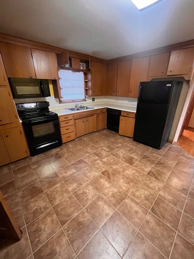 Building Photo - 2 Bed/ 2 Bath