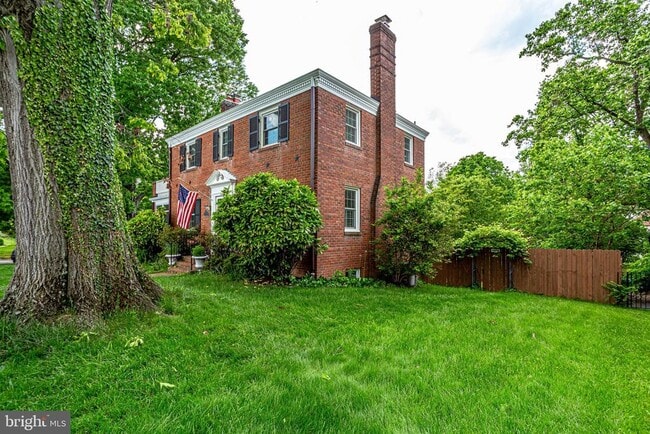 Building Photo - 609 Upland Pl