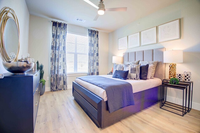 Sendero Trace apartments — community photo - Sendero Trace
