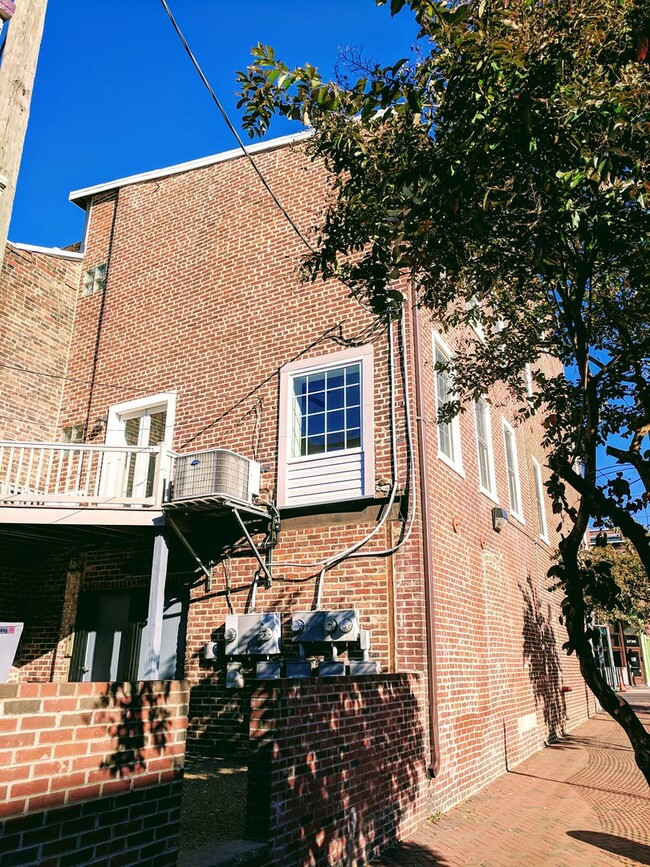 Building Photo - 1731 E Main St