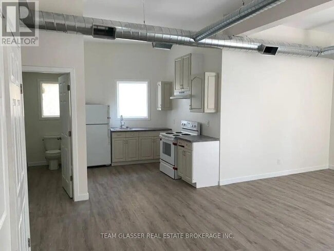 Building Photo - 423-423 Hamilton Rd