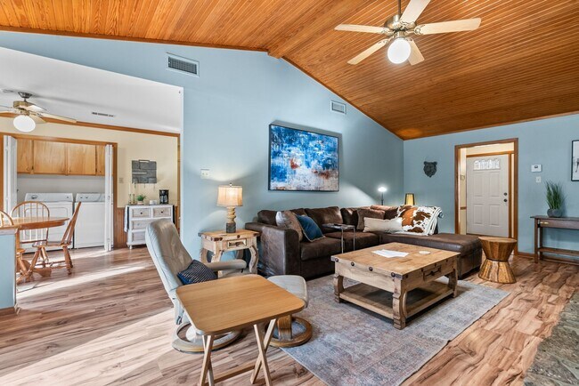 Foto del edificio - Short Term Fully Furnished Rental