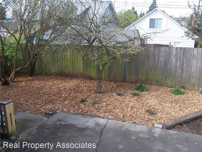 Foto del edificio - 2 br, 1 bath House - 7553A 15th Ave NW