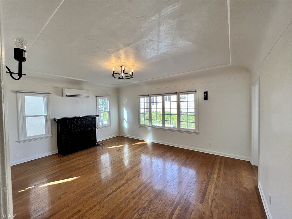 Primary Photo - 1 br, 1 bath Duplex - 8216 Romaine Street