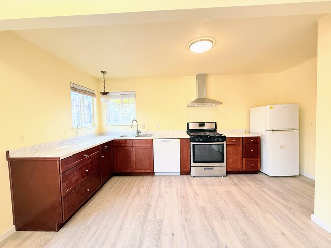 Building Photo - 282 W St Charles St