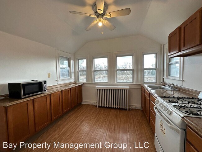 Foto del edificio - 1 br, 1 bath House - 5904 Harford Rd 2nd Flr