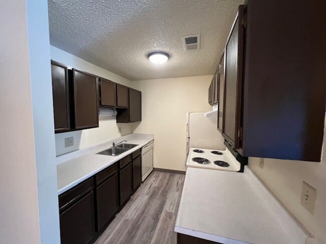 Building Photo - Candlewood Apartments