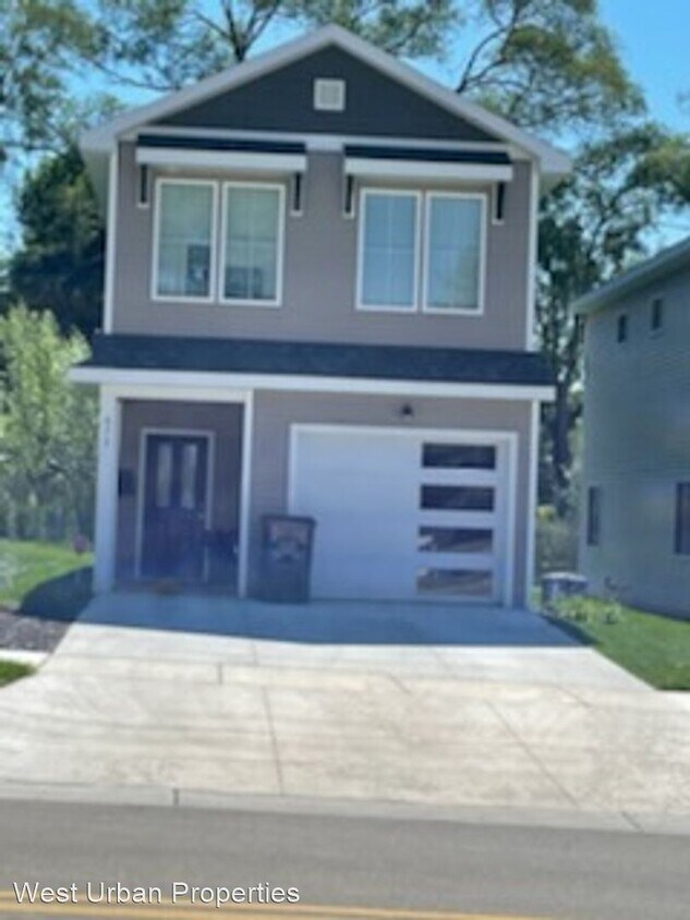 Foto principal - 3 br, 2 bath House - 673 W. Webster Ave