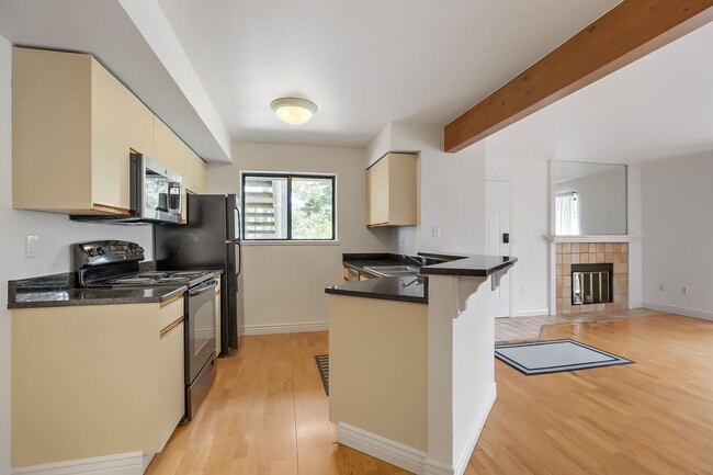 Building Photo - 2BD/2BA Condo in Can't beat Boulder Location!