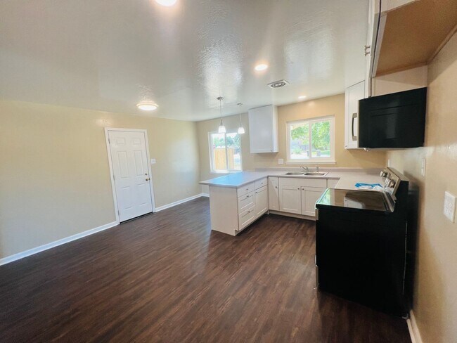Building Photo - 8893 Kelsey Dr