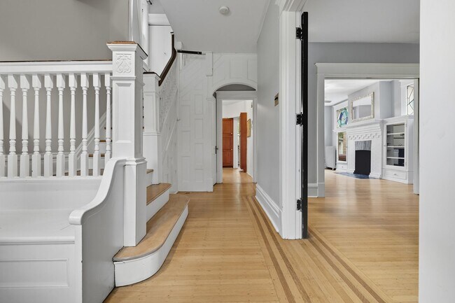 Foto del edificio - Historic 5-bedroom Home in Squirrel Hill