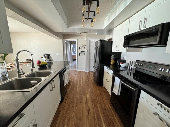 Building Photo - 13940 Antigua Dr