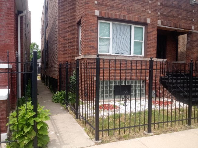 Building Photo - 5740 S Artesian Ave