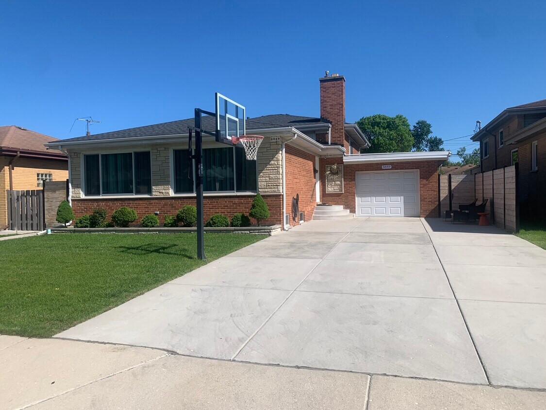 Foto principal - 5669 N Kerbs Ave