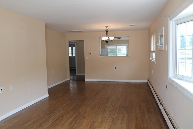 Building Photo - 1677 Yorktowne Blvd