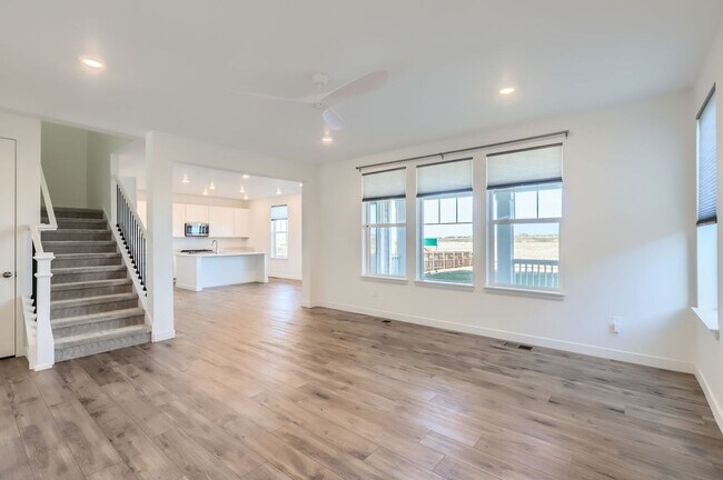Foto del edificio - $250 credit for July/Aug/Sept Stunning Hom...