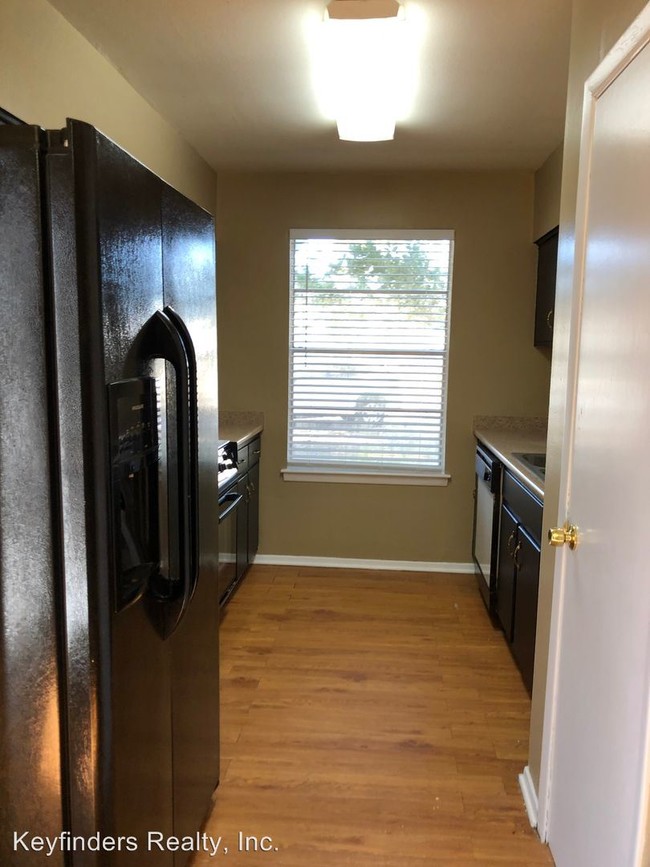 Building Photo - 2 br, 1 bath House - 4661 N. Fuller Pl.