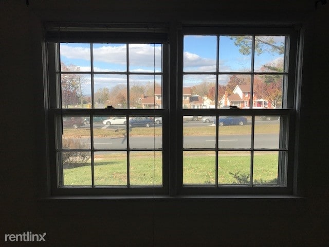 Primary Photo - 100 N Sterling Blvd
