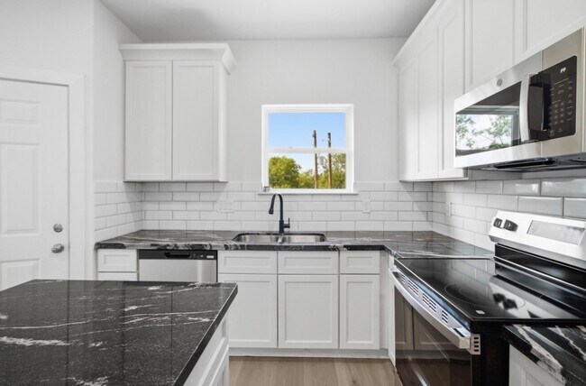 Building Photo - 307 Bolden St