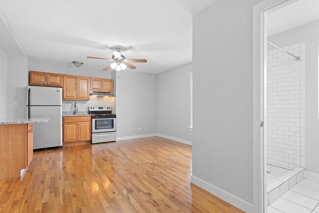 Foto del edificio - 7450 N Greenview Ave