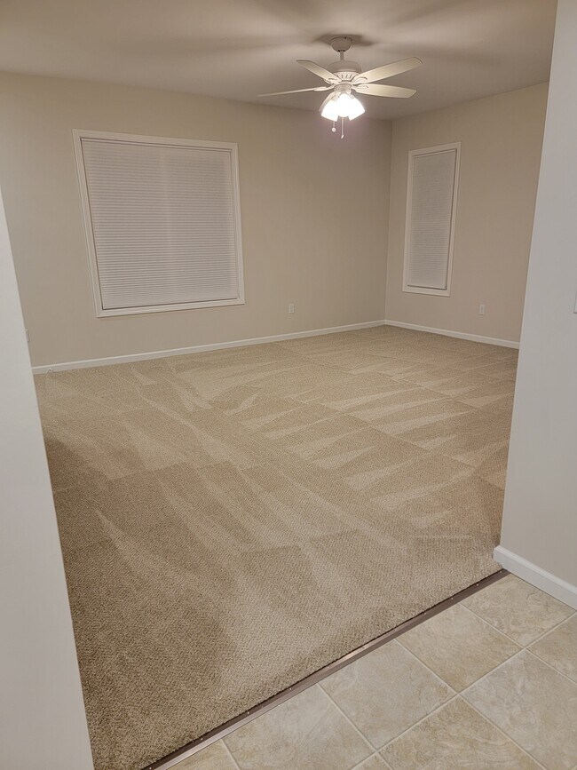 Living room 3 - 919 Arcadian Ave