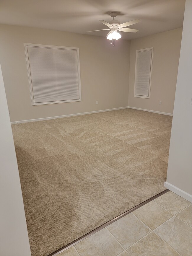 Living room 3 - 919 Arcadian Ave