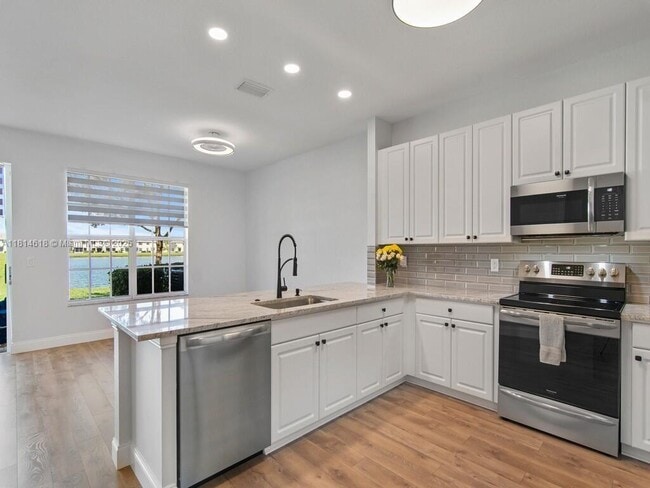 Building Photo - 9980 E Villa Cir