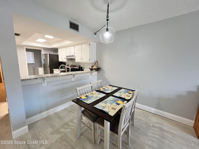 Foto del edificio - 8494 Ridgewood Ave