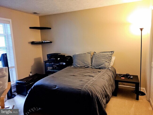 Foto del edificio - 10116 Oakton Terrace Rd