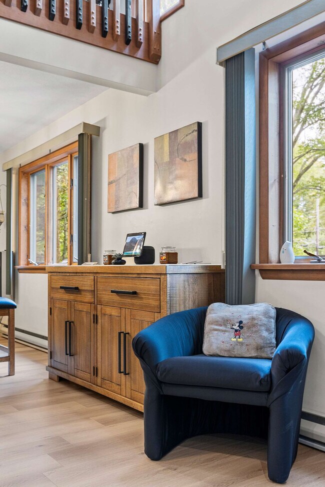 Foto del edificio - 2174 Lakeview Dr E