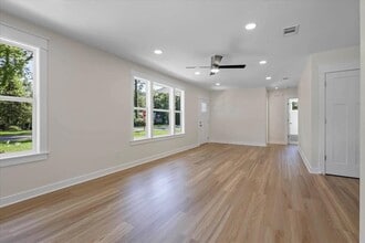 Building Photo - 1602 Carruthers St