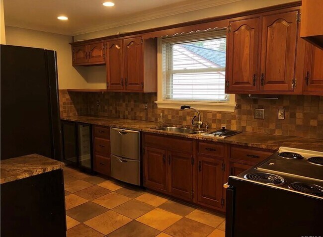 Building Photo - Beautifully Renovated 4bdrm/2.5bth Tri-Level Home Located on a Large Lot in Henrico County!!