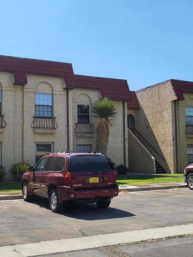 Foto del edificio - 827 Country Club Dr SE