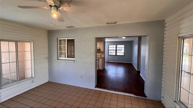 Foto del edificio - 9103 Whitman Ln