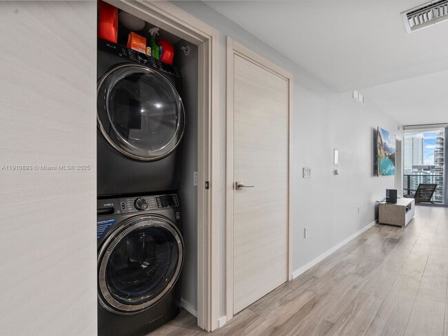 Foto del edificio - 801 S Miami Ave