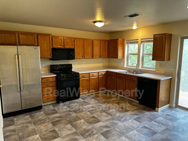 Foto del edificio - 156 Crocker St