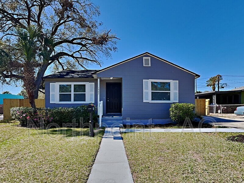 1567 15th St S, Saint Petersburg, FL 33705 House Rental in Saint